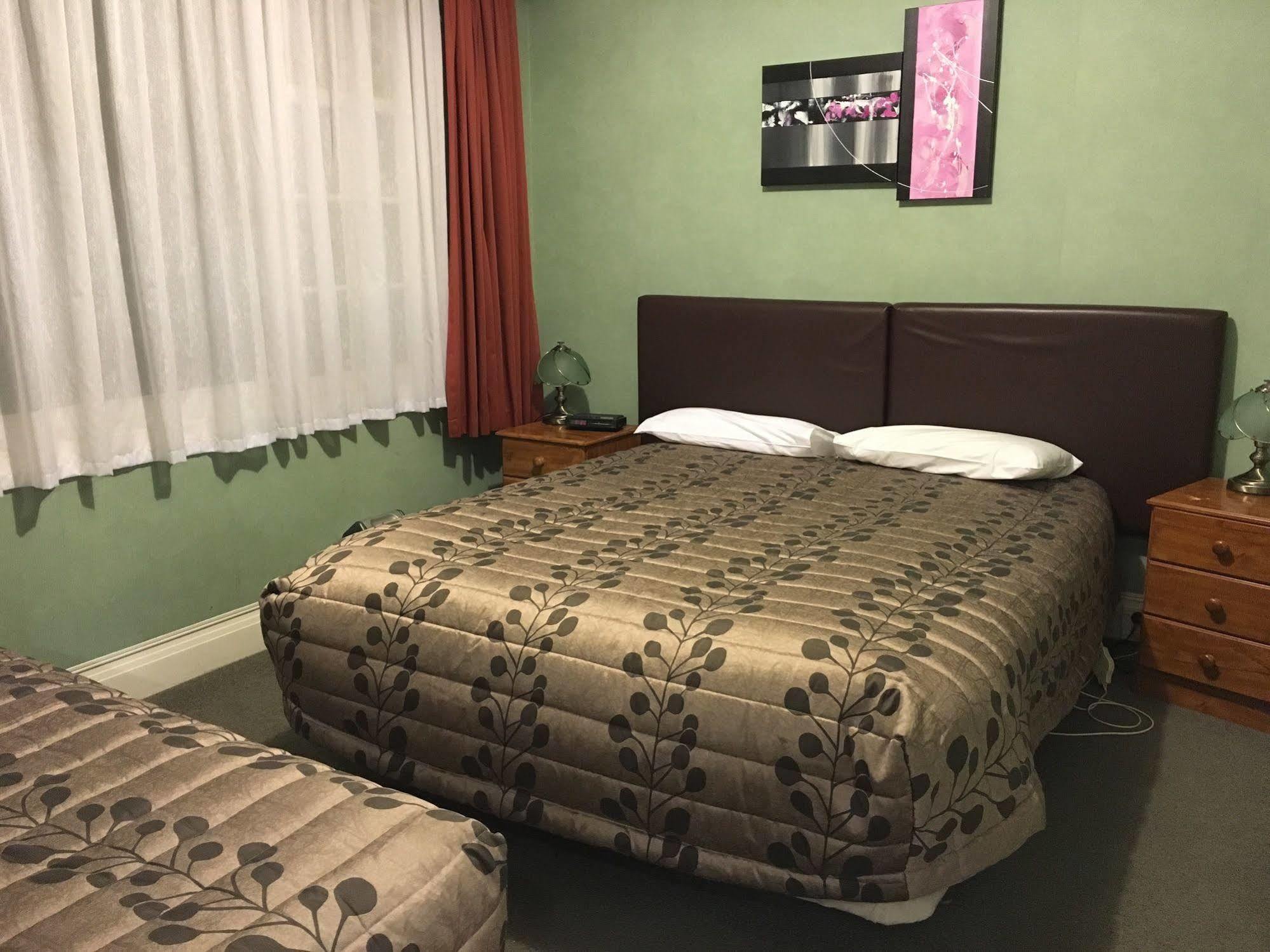 克罗尼尔汽车旅馆 因弗卡吉尔 外观 照片